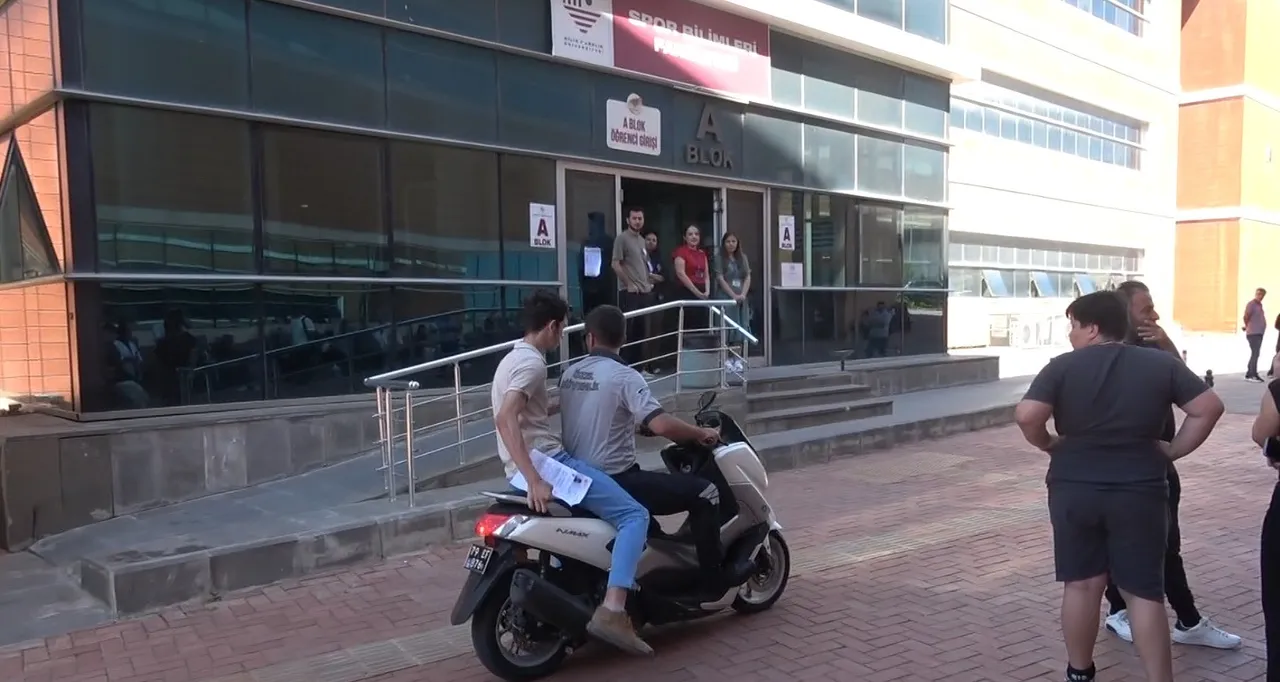 YKS’den unutulmayacak kareler! Bir dakika her şeyi değiştirdi, hayaller kapıda kaldı