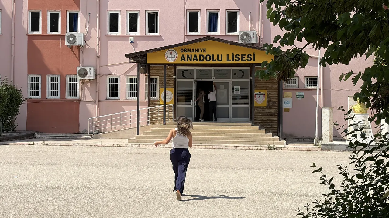 YKS’den unutulmayacak kareler! Bir dakika her şeyi değiştirdi, hayaller kapıda kaldı