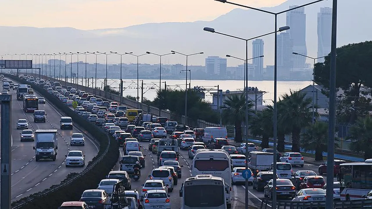 1 Temmuz’da başlıyor! İZBAN’da yeniden 'Butonlu Kapı' dönemi aktif olacak