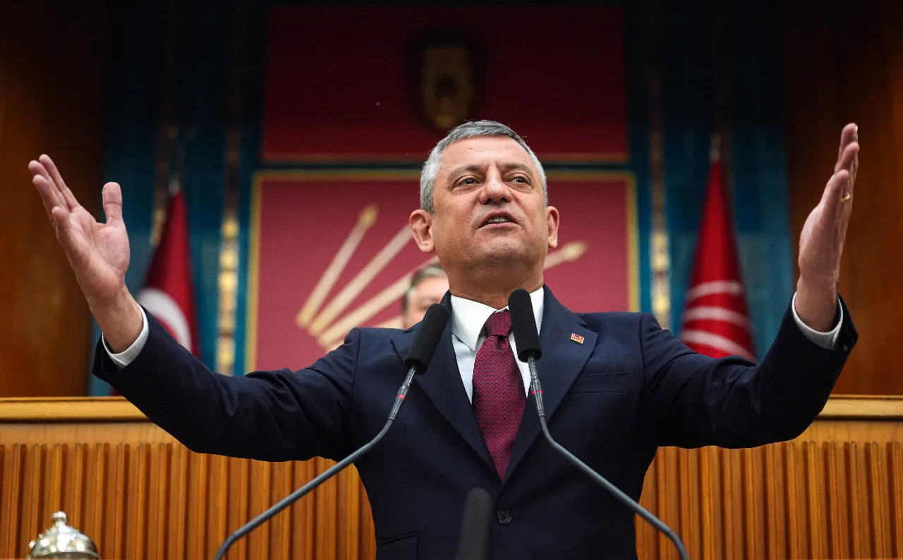 CHP'de grup toplantısı krizi sil baştan! Özgür Özel'den yeni hamle