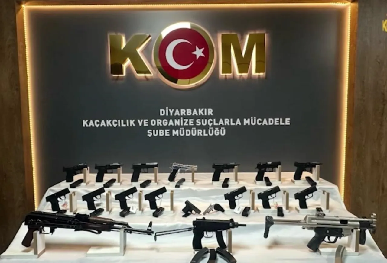 Denetime takılan araçtan resmen cephanelik çıktı!