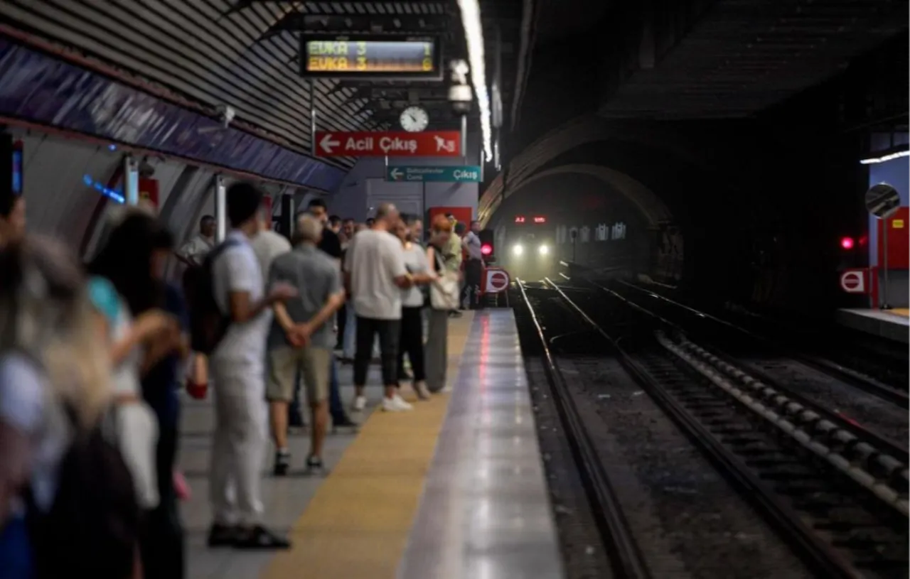 Hırsızlar metroyu hedef aldı! İzmir'de seferler tek hattan yapıldı