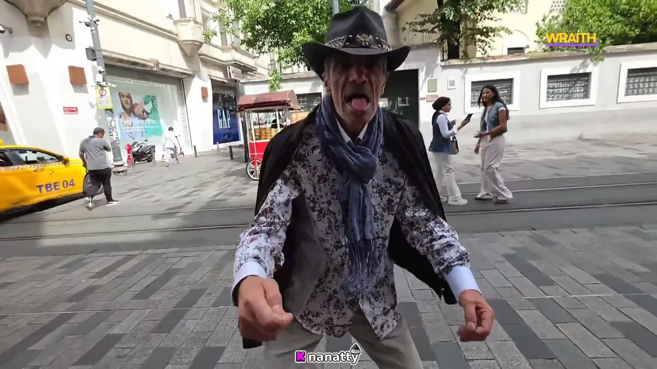 İstanbul’da yabancı turiste taciz! Esnaf araya girdi, magandayı kovdu