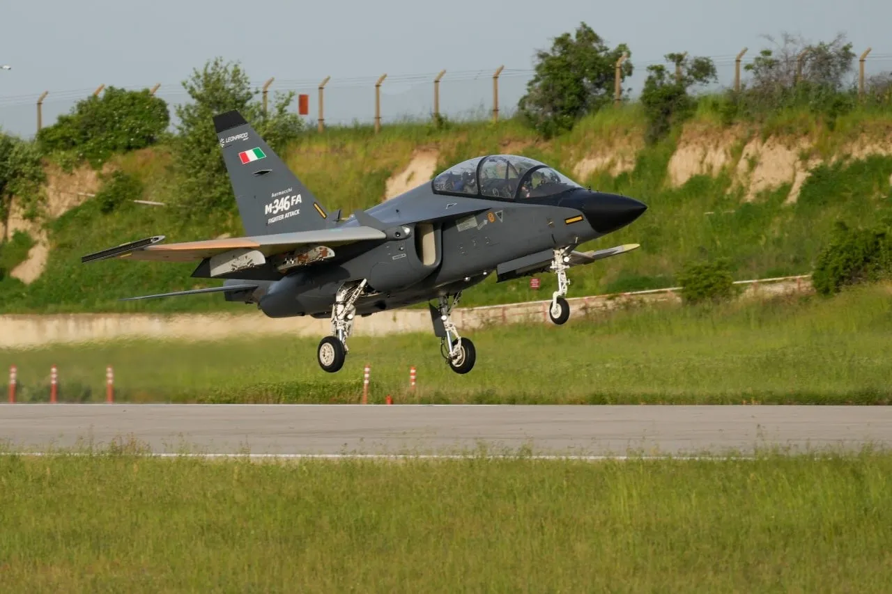 KIZILELMA ile M-346 aynı formasyonda! Baykar ve Leonardodan dikkat çeken test