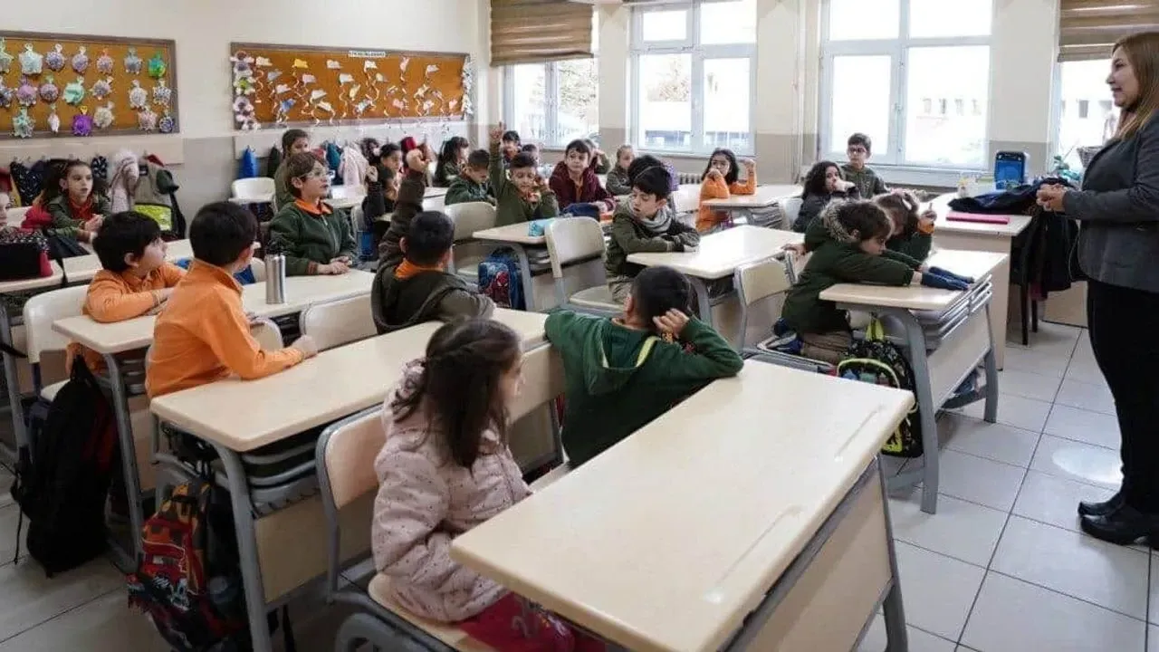 Okullar ne zaman kapanacak, yaz tatili ne zaman bitecek? 2026-2027 ara tatil takvimi