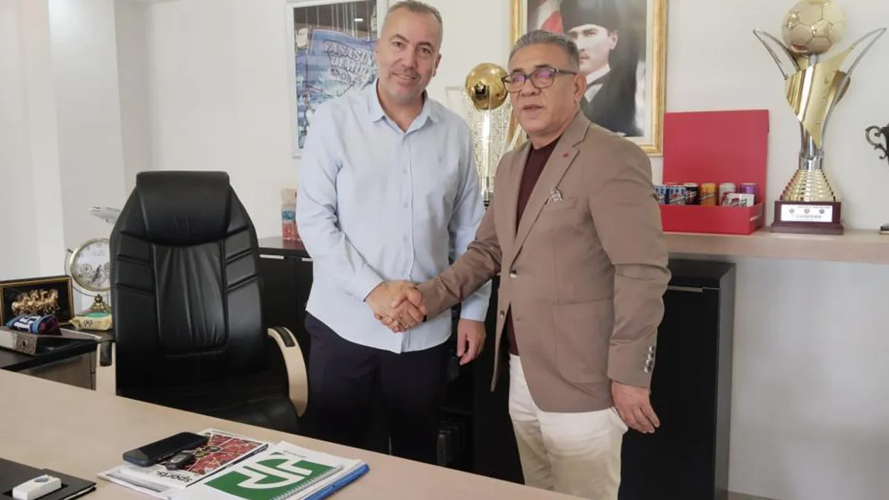 Sıkıntılı günler geçiren Adana Demirspor'a destek: Yerel basından 100 bin TL