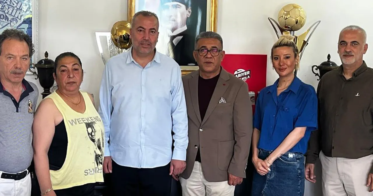 Adana Demirspor'a destek ziyareti sonrası çekilen hatıra foroğrafı