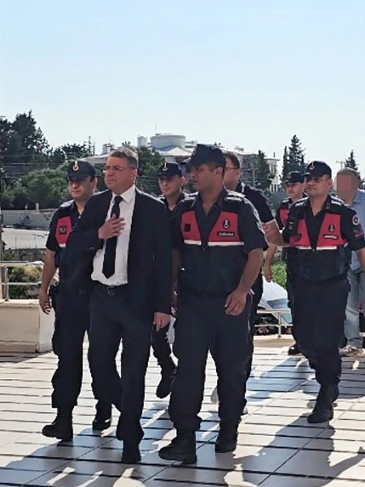 Adalar ve Silifke belediye başkanları görevden uzaklaştırıldı