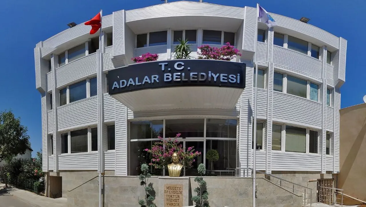 Adalar ve Silifke belediye başkanları görevden uzaklaştırıldı