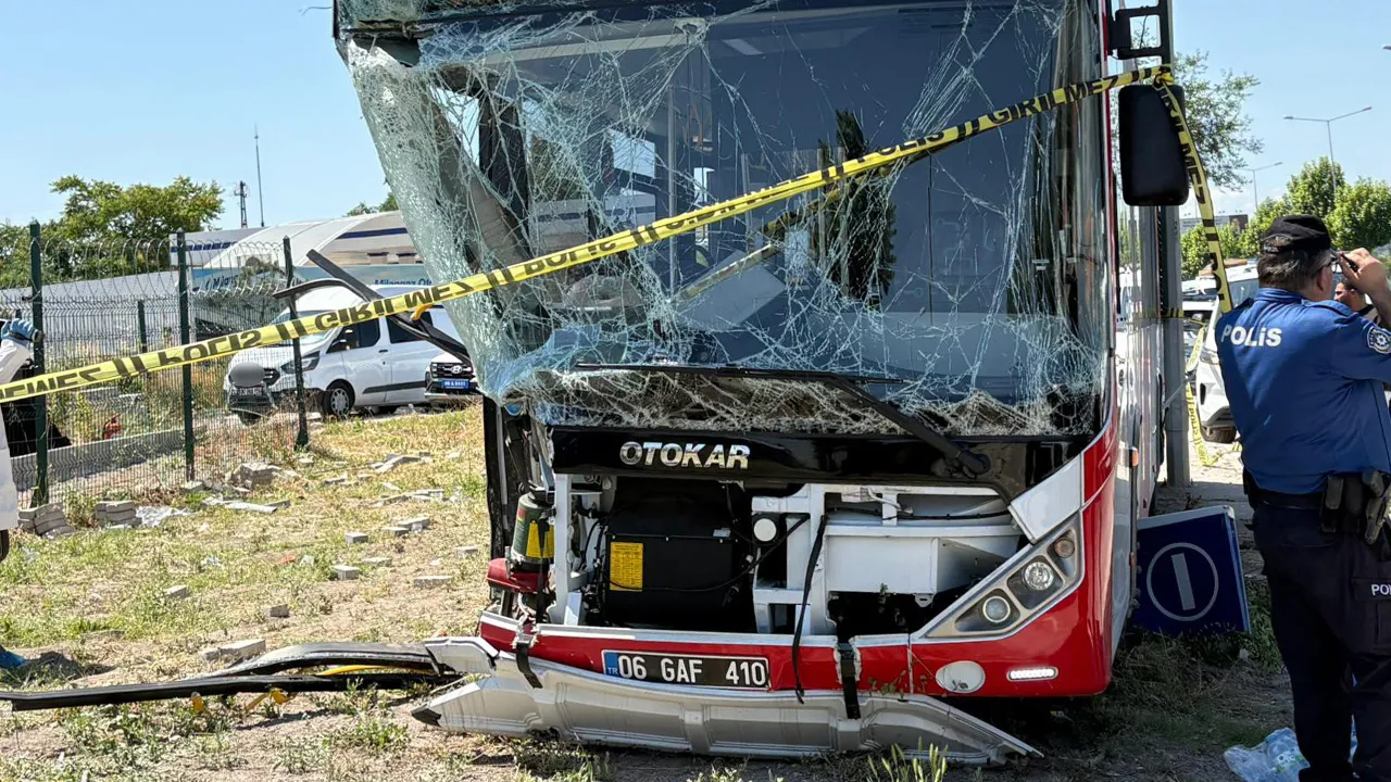 Ankara'da belediye otobüsü kaza yaptı: 1 ölü, 9 yaralı