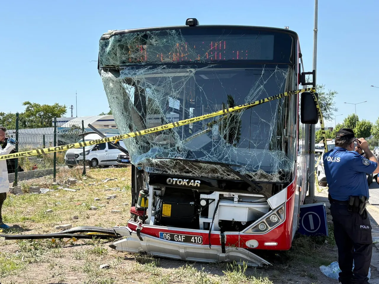 Ankara'da belediye otobüsü kaza yaptı: 1 ölü, 9 yaralı