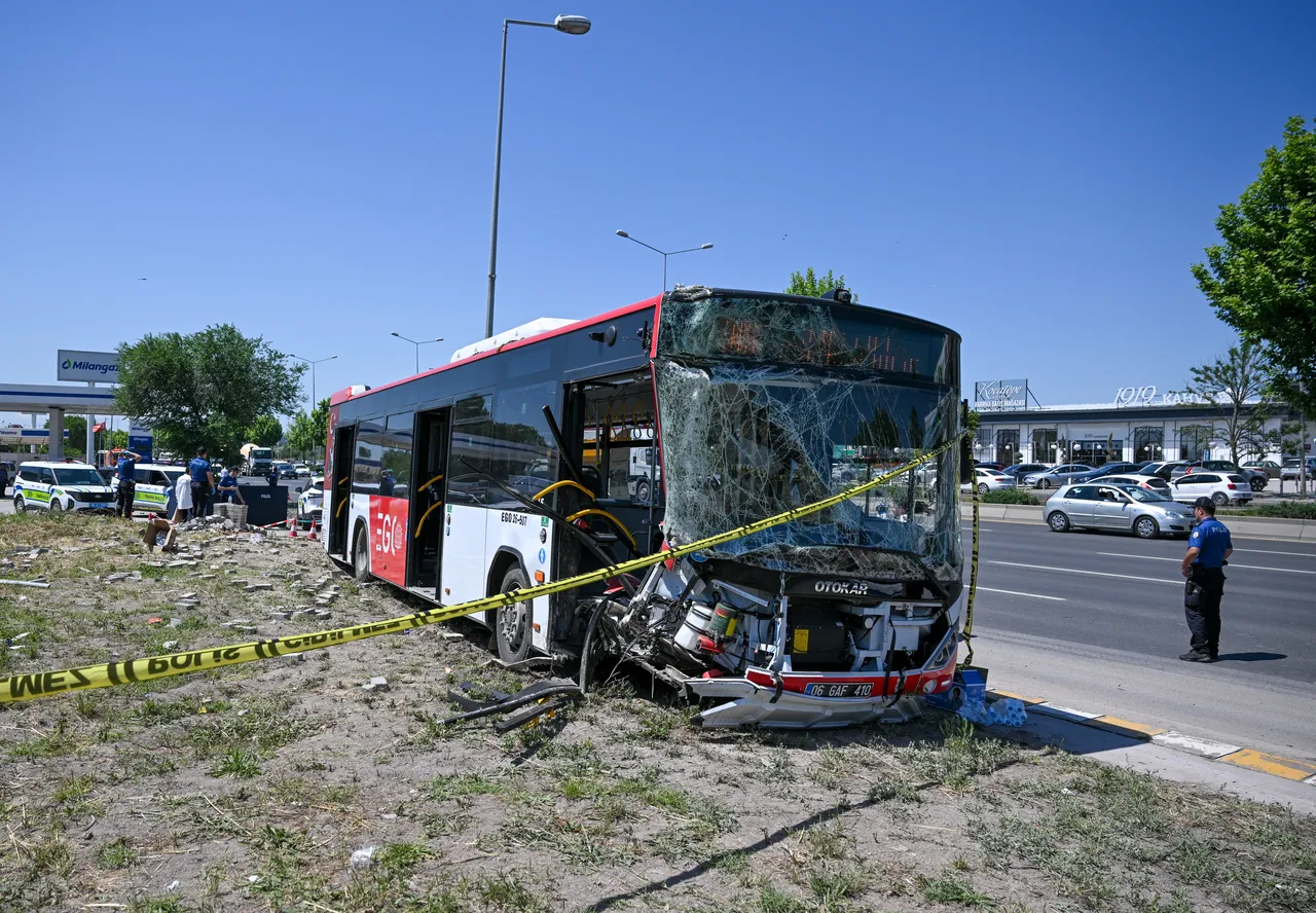 Ankara'da belediye otobüsü kaza yaptı: 1 ölü, 9 yaralı