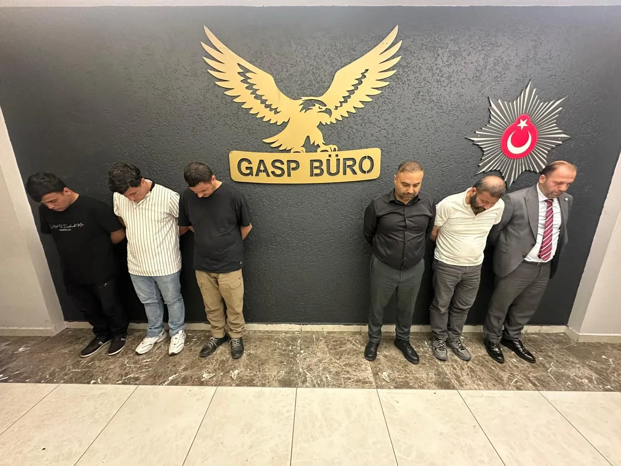AVM'de sözde denetim yapmışlardı! 6 şüpheli yakalandı