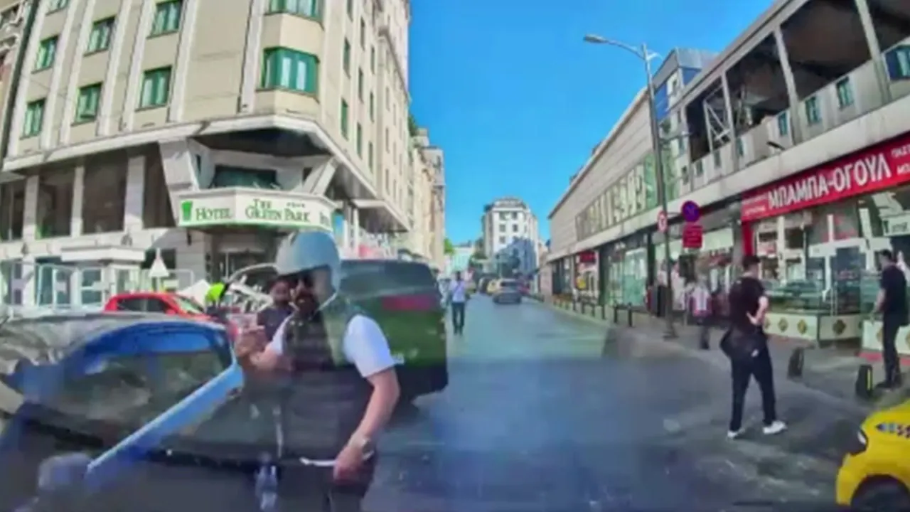 Beyoğlu'nda yol verme kavgası! 