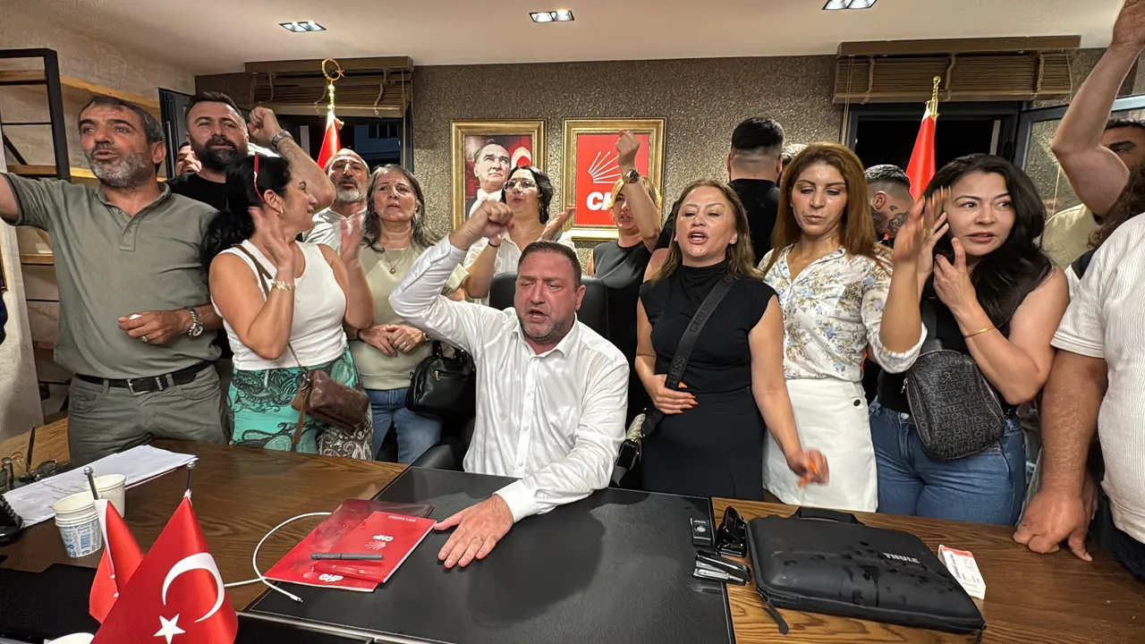 CHP binasından yatak odası çıktı! Başkan da anlam veremedi: Acayip!
