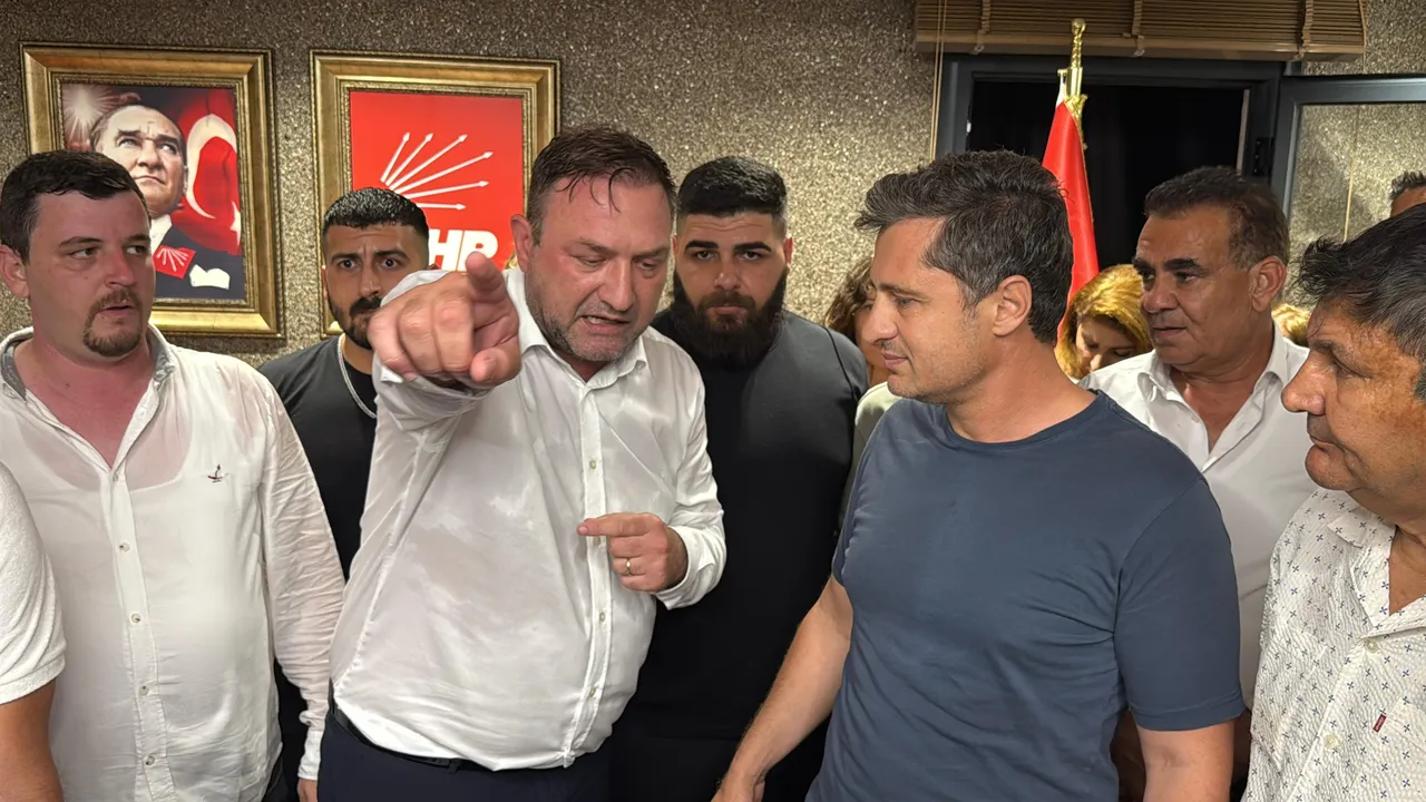 CHP binasından yatak odası çıktı! Başkan da anlam veremedi: Acayip!