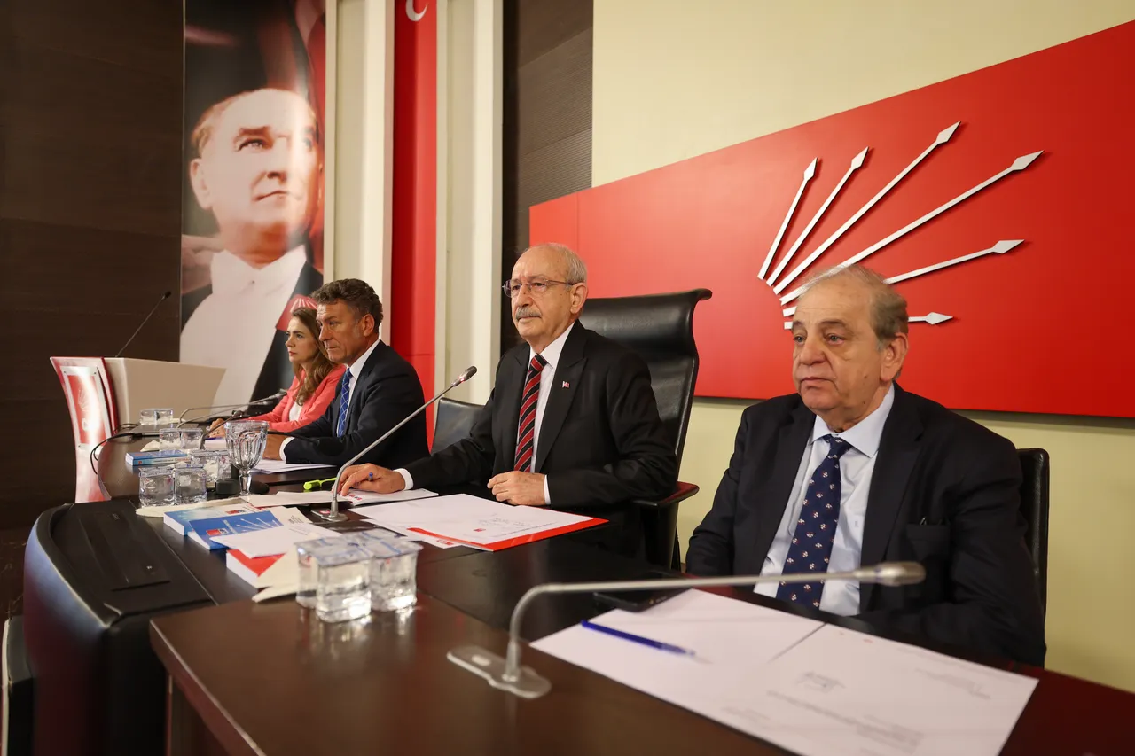 CHP’de Antalya ve Kayseri il başkanları görevden alındı