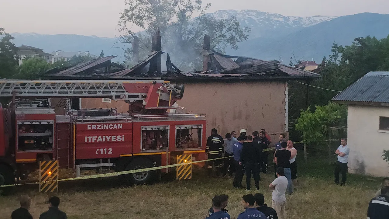 Erzincan'da müstakil evde yangın! Emekli öğretmen hayatını kaybetti