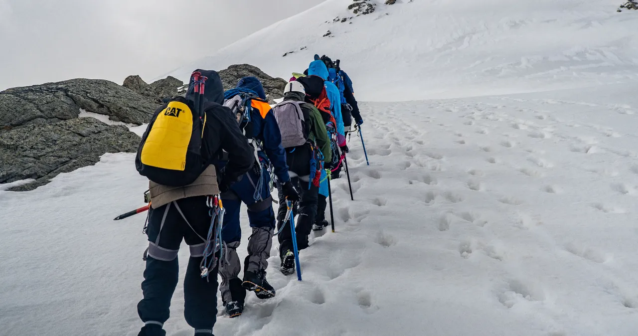 Everest'te 30 yıllık gizem çözüldü! Kimliği belirlenen 'Yeşil Botlar' için tarihi operasyon