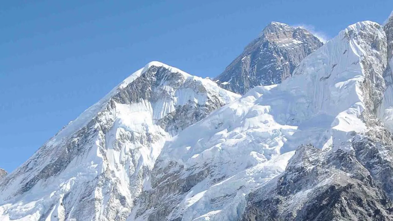 Everest'te 30 yıllık gizem çözüldü! Kimliği belirlenen 'Yeşil Botlar' için tarihi operasyon