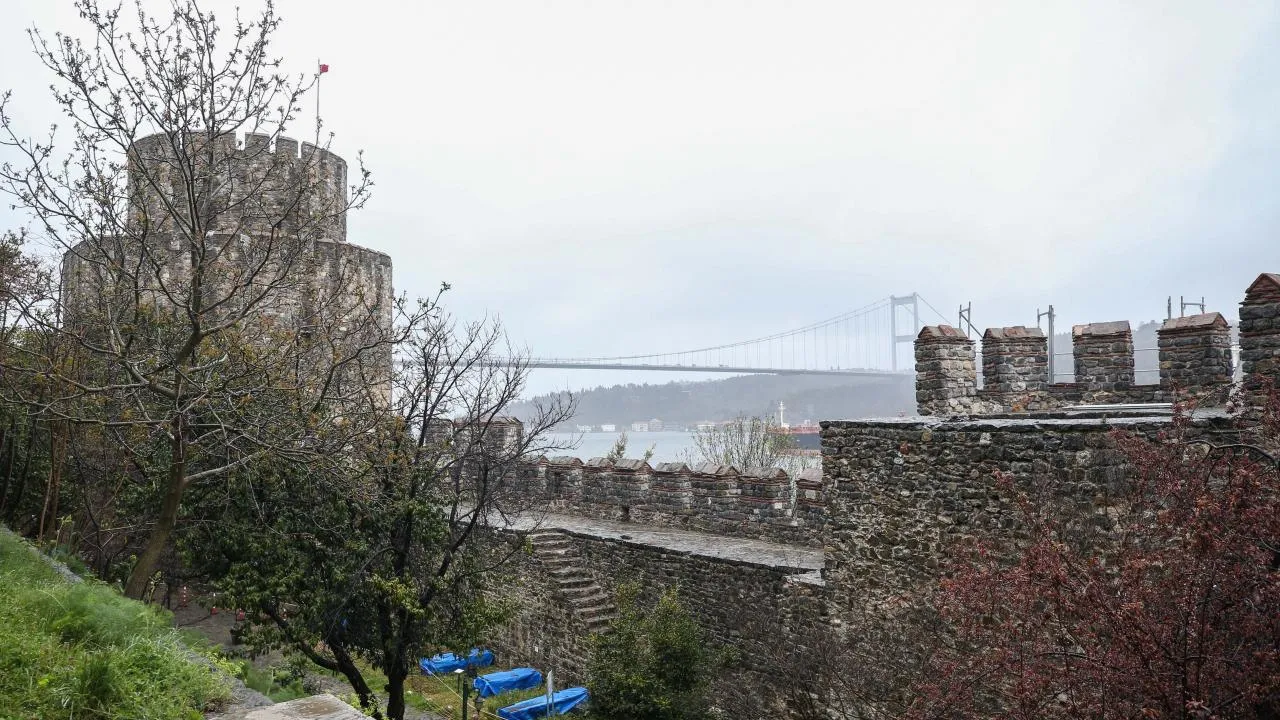 Fatih Sultan 3 ayda yaptı onlar 6 yıldır bitiremedi ... AK Partiden İBBye Rumeli Hisarı tepkisi
