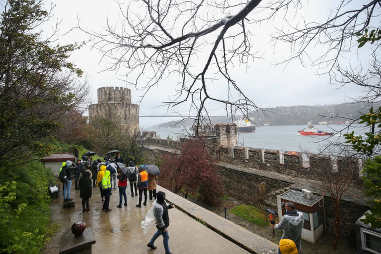 Fatih Sultan 3 ayda yaptı onlar 6 yıldır bitiremedi ... AK Partiden İBBye Rumeli Hisarı tepkisi