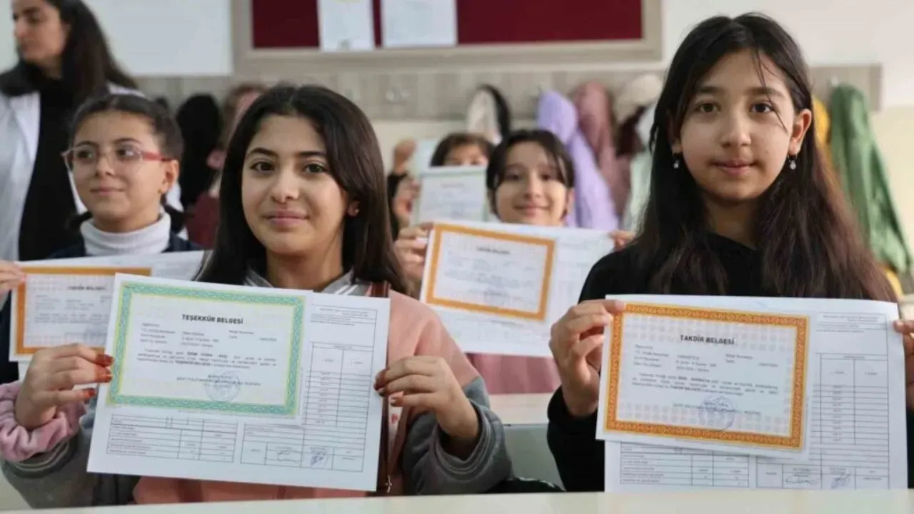 Karneler ne zaman alınacak, karne dağıtımı saat kaçta yapılır? 2026 yaz tatili için geri sayım başladı