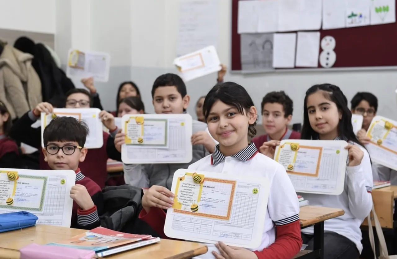Karneler ne zaman alınacak, karne dağıtımı saat kaçta yapılır? 2026 yaz tatili için geri sayım başladı