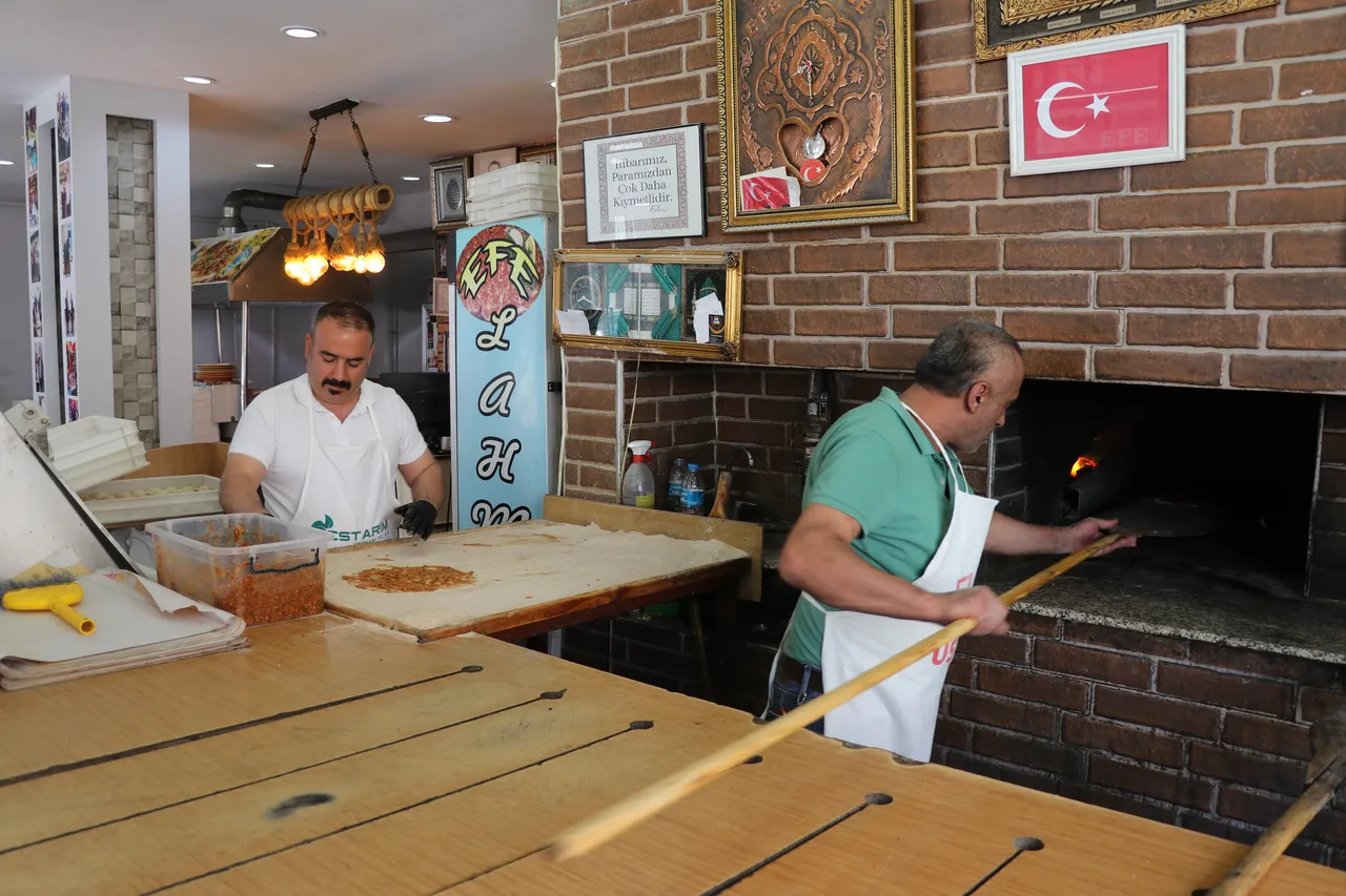 Lahmacunu 50 liraya sattığı için şikayet ediliyor! "Bu şekilde bile kazanıyorum" diyerek meydan okudu