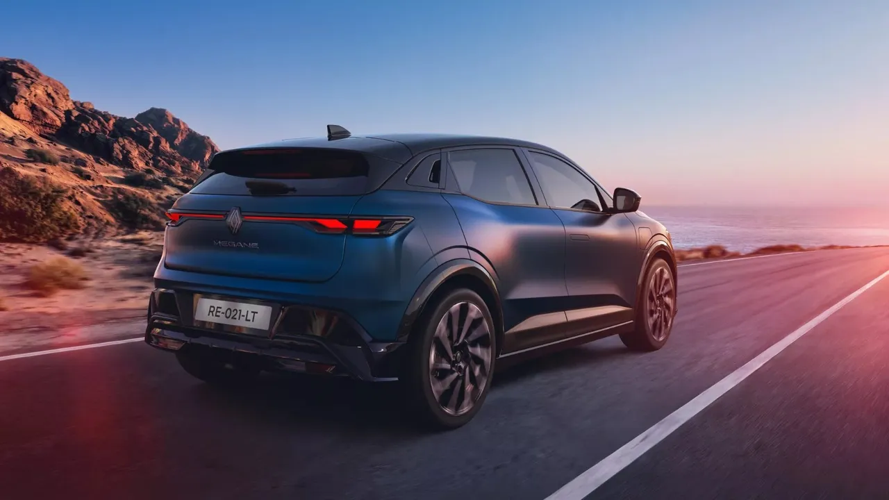 Renault Megane E-Tech yenilendi: Türkiye’ye ne zaman gelecek?
