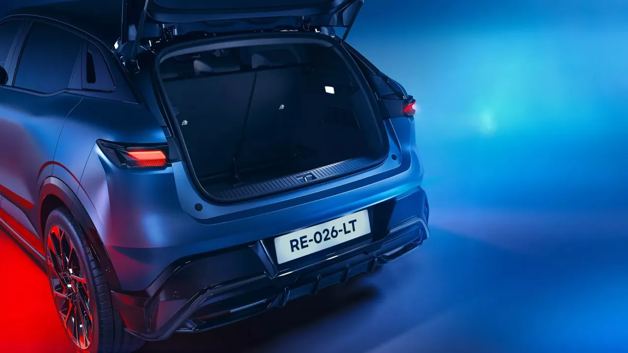 Renault Megane E-Tech yenilendi: Türkiye’ye ne zaman gelecek?
