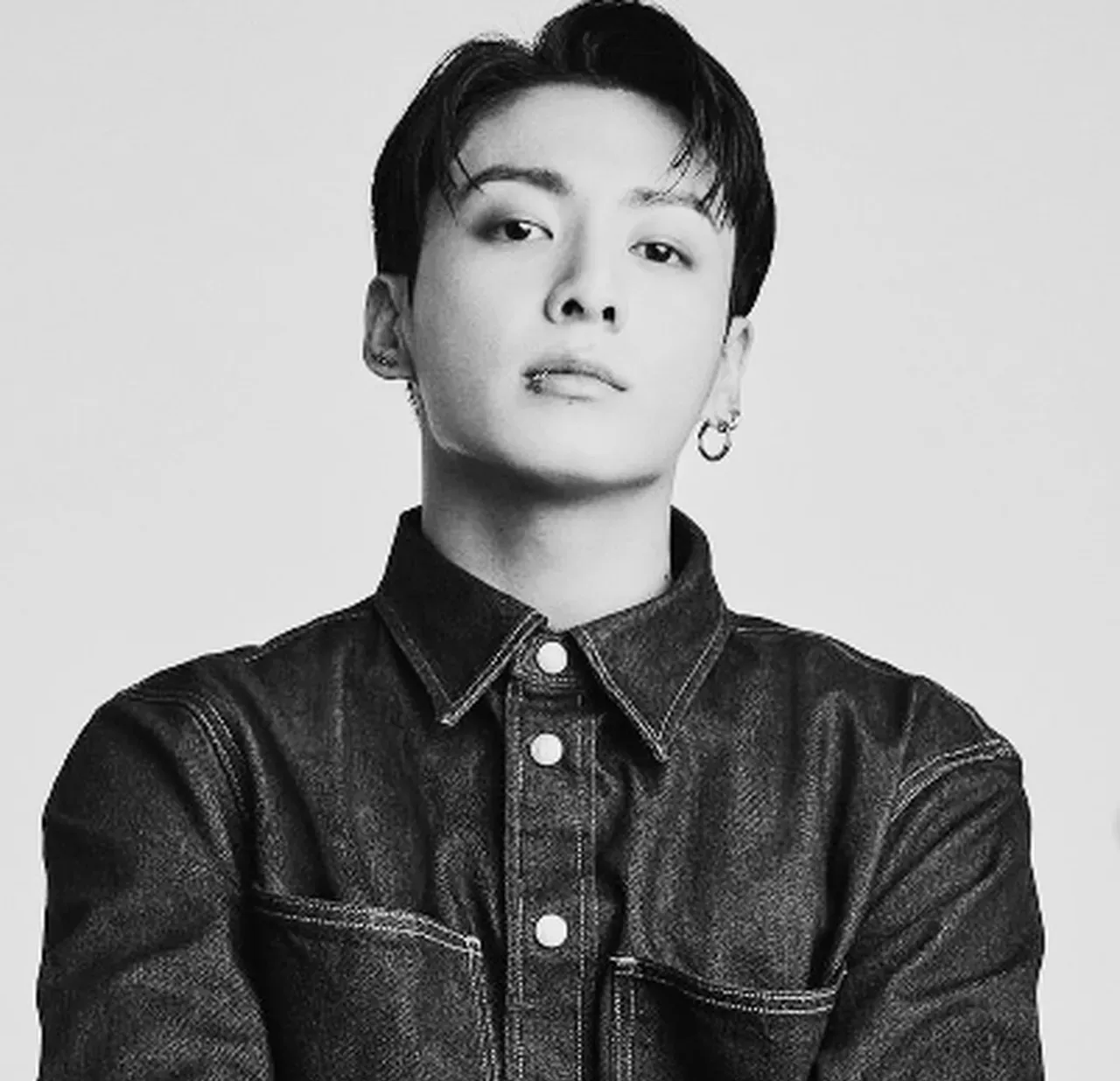 Ünlü K-pop yıldızının kapısına dayandı, içeri sızmaya çalıştı! Takıntılı hayranın cezası kesildi