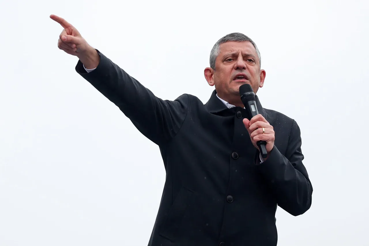 Yine salı, yine kriz! Özgür Özel grupta ısrarcı