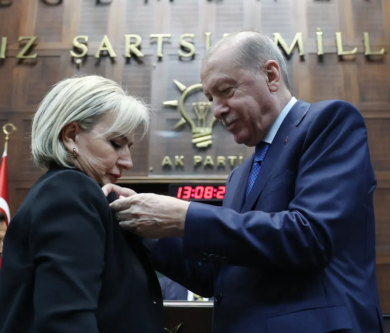 CHPden istifa eden İstanbul Milletvekili Nimet Özdemir, AK Partide!