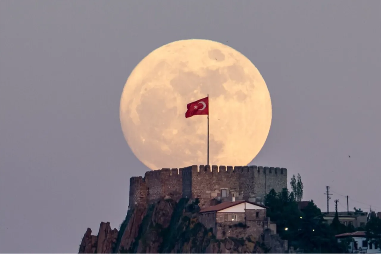 Çilek dolunayı yakında gece gökyüzünü aydınlatacak! Çilek dolunayı ne zaman, Türkiye'de görülecek mi?