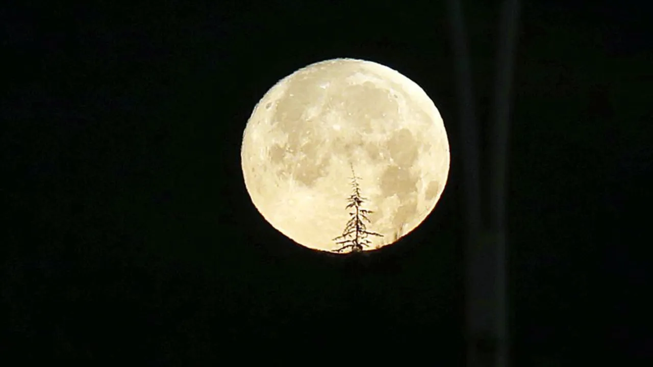 Çilek dolunayı yakında gece gökyüzünü aydınlatacak! Çilek dolunayı ne zaman, Türkiye'de görülecek mi?