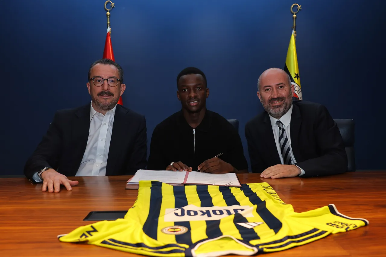 Fenerbahçe 2. transferini resmen açıkladı