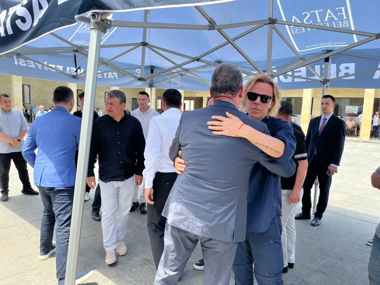 Soner Arıca ve Kadir İnanır’ın acı günü! Altun Arıca gözyaşlarıyla defnedildi