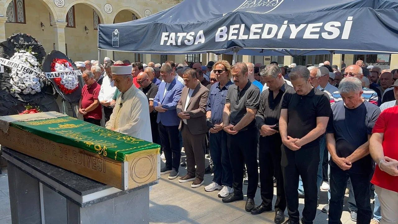 Soner Arıca ve Kadir İnanır’ın acı günü! Altun Arıca gözyaşlarıyla defnedildi