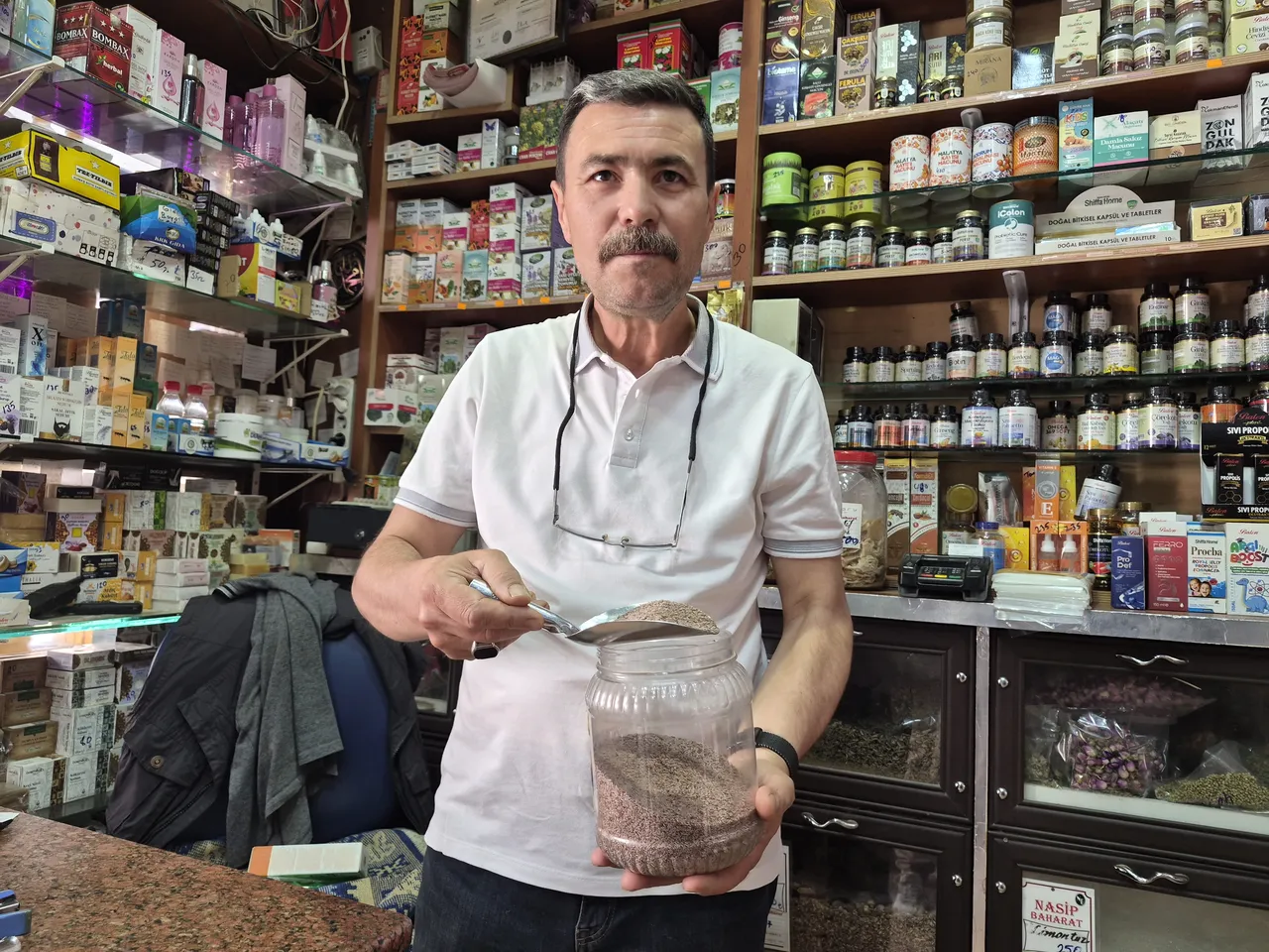 Suyla buluşunca jel oluyor, tokluk hissi veriyor: Karnıyarık otu tohumu zayıflamak isteyenlere çare