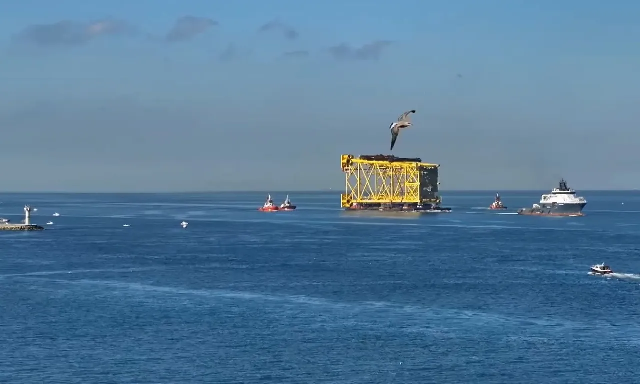 Tam 350 metre uzunluğunda! İstanbul Boğazından böyle geçti