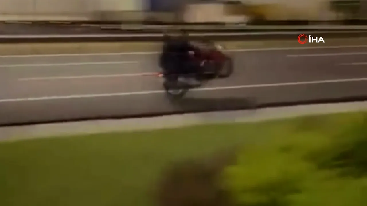 Trafikte şov yapmanın bedeli ağır oldu! Akrobat motosikletliye 48 bin 719 TL ceza