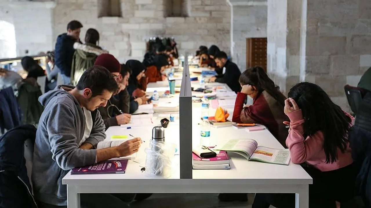 Yüz binlerce kişiyi ilgilendiren kararda gözler TBMMde: 32 maddede öğrenci affı