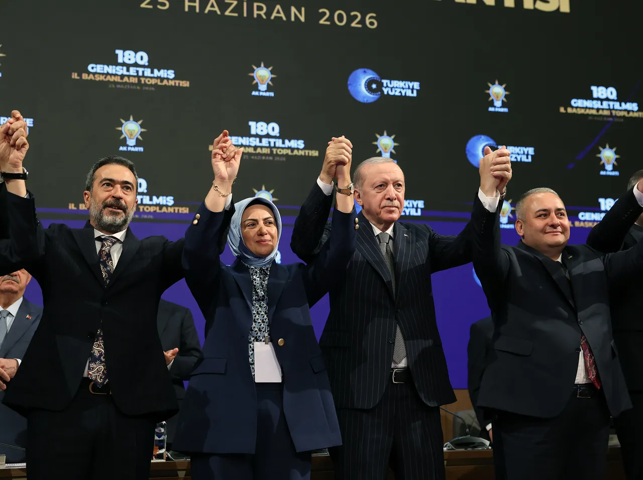 3 belediye başkanı AK Parti’de! Rasim Arı, Mesut Özaslan., Mehmet Özcan... Rozetlerini Cumhurbaşkanı taktı