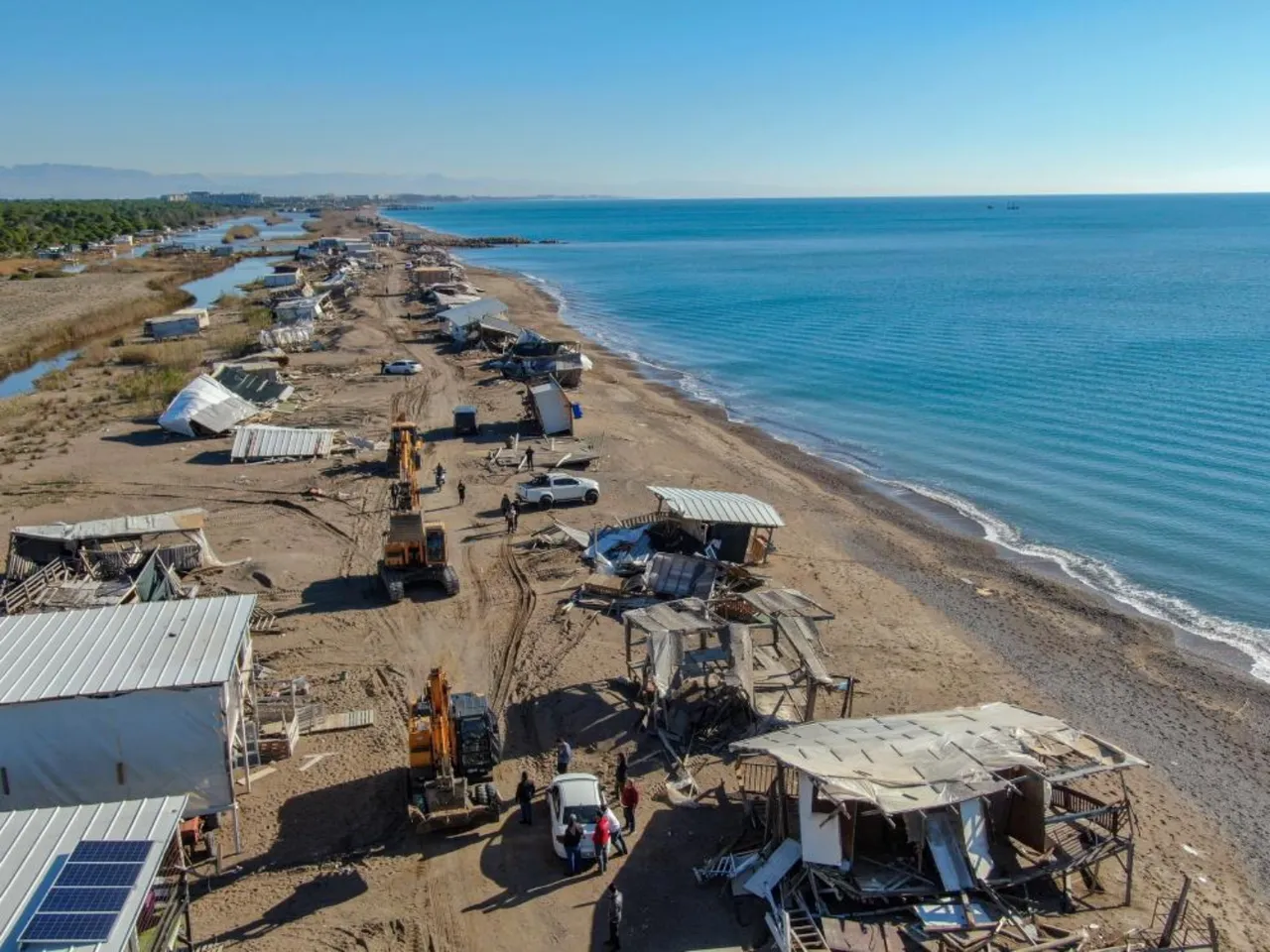Artık halkın plajı! Kaçak yapılar kaldırıldı, sahil nefes aldı