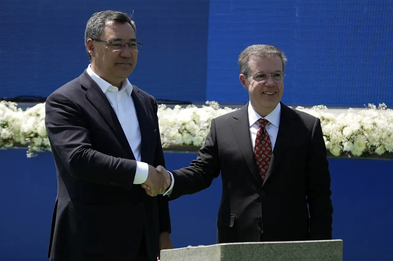 Kırgızistan Cumhurbaşkanı Sadır Caparov - İhlas Holding Yönetim Kurulu Başkanı Ahmet Mücahid Ören