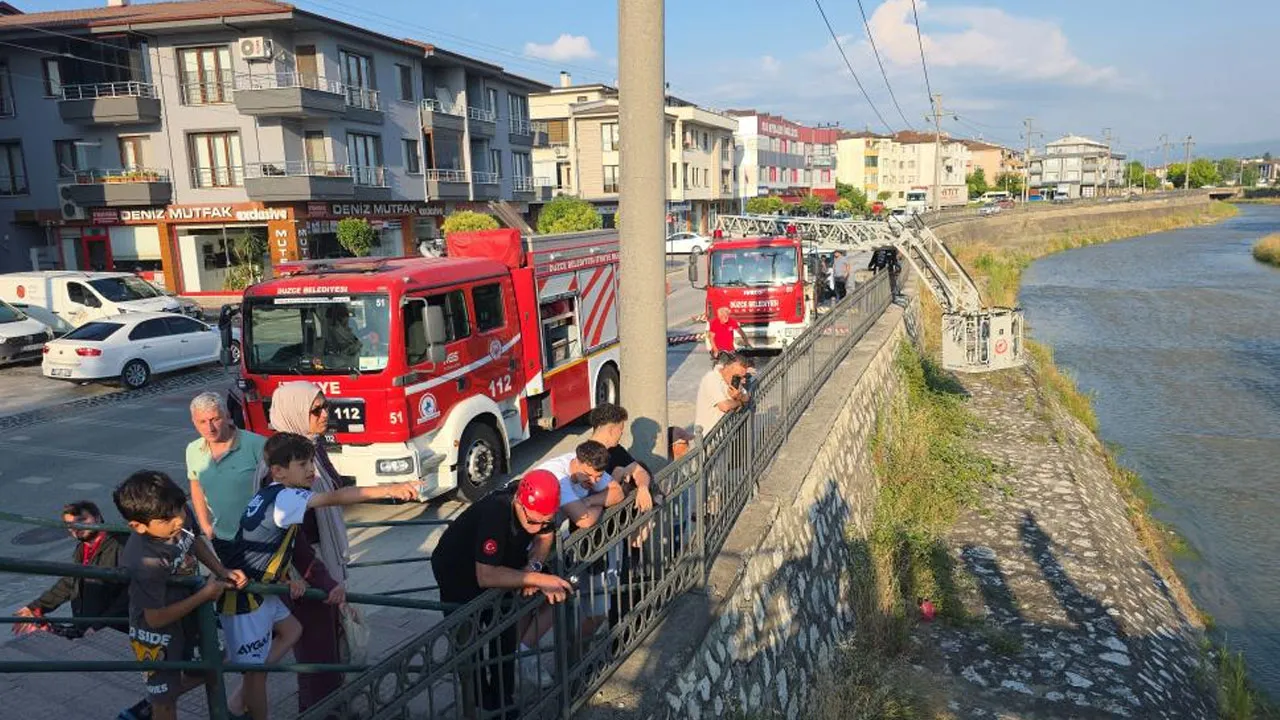 Düzce'de ekipler harekete geçti! Selfie çeken genç kız soluğu hastanede aldı