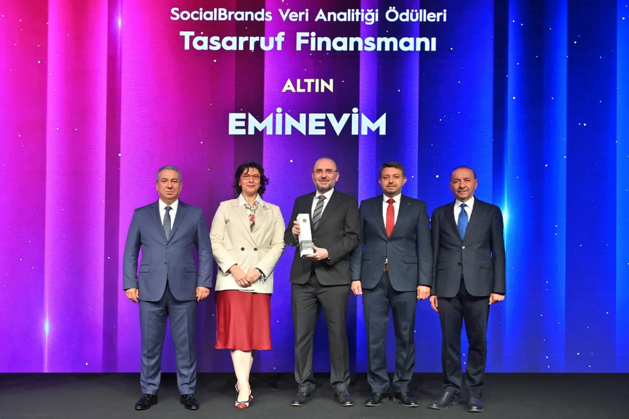 Eminevim Brandverse Awards’ta ‘sektörünün en iyisi’ olarak  altın ödül kazandı