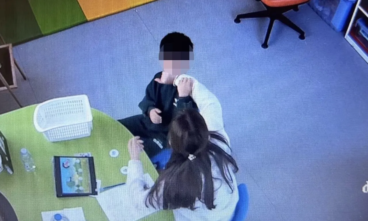 Mersin’de skandal görüntü! 5 yaşındaki otizmli çocuğa şiddet iddiası! Korku dolu gözlerle bakıyordu