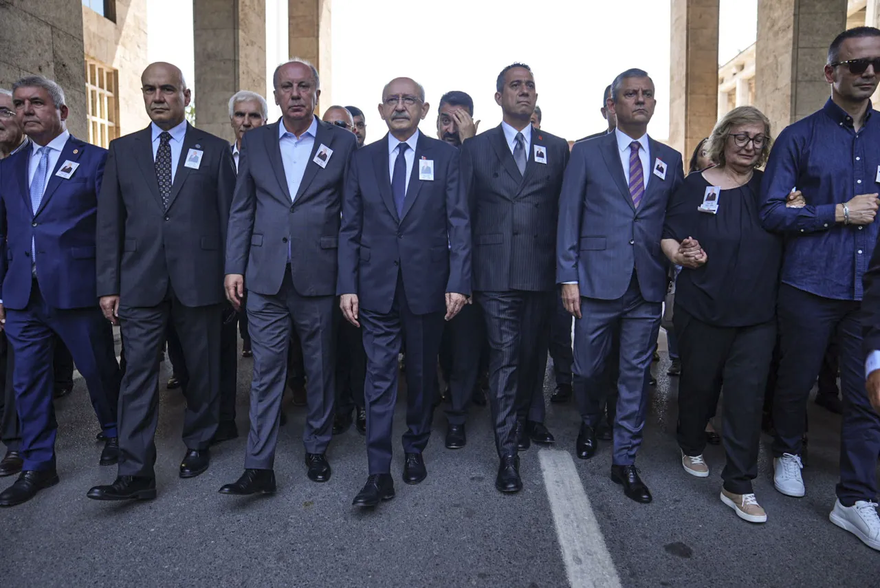 Mutlak butlan sonrası ilk temas! Kemal Kılıçdaroğlu ve Özgür Özel tokalaştı